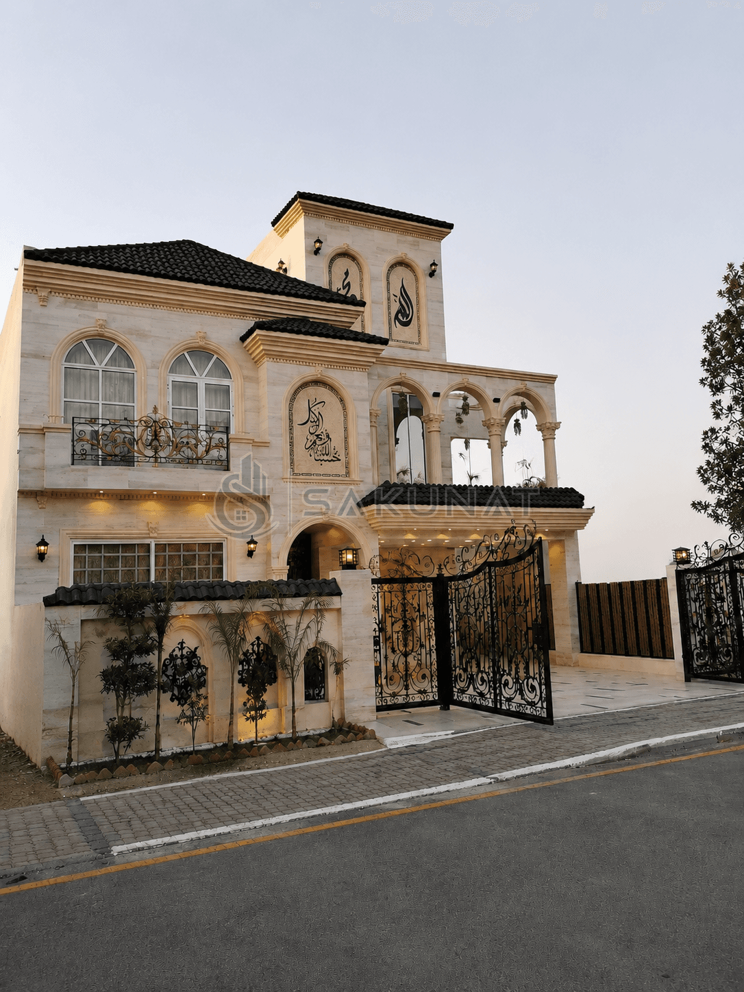11 Marla 5-bedroom House for sale in Bahria Town - Ghaznavi Block, Lahore
