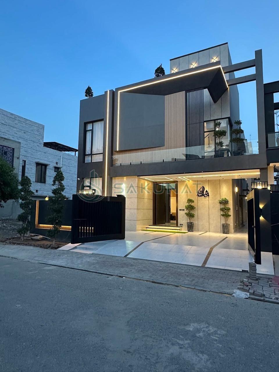 10 Marla 5-bedroom House for sale in Bahria Town - Quaid Block, Lahore